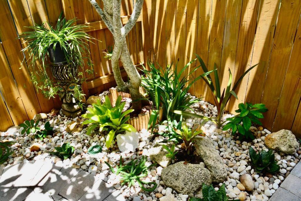 Tropical Retreat Near Beaches, Cruise Terminals Merritt Island Екстериор снимка