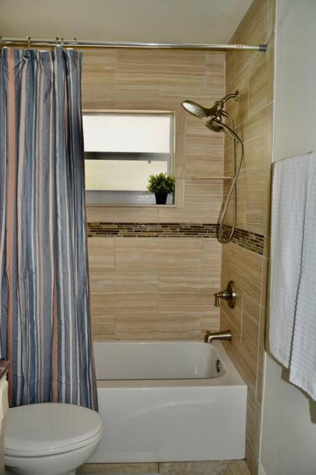 Tropical Retreat Near Beaches, Cruise Terminals Merritt Island Екстериор снимка