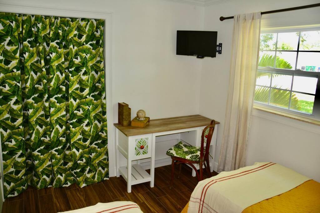 Tropical Retreat Near Beaches, Cruise Terminals Merritt Island Екстериор снимка