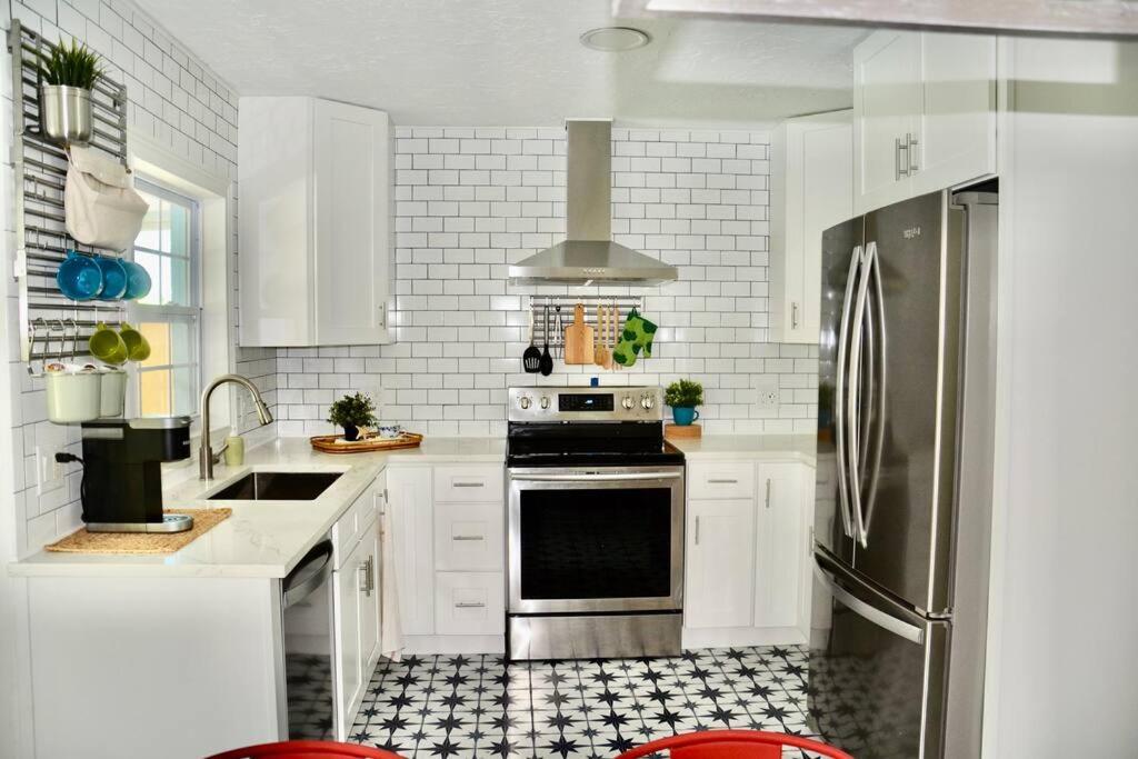 Tropical Retreat Near Beaches, Cruise Terminals Merritt Island Екстериор снимка