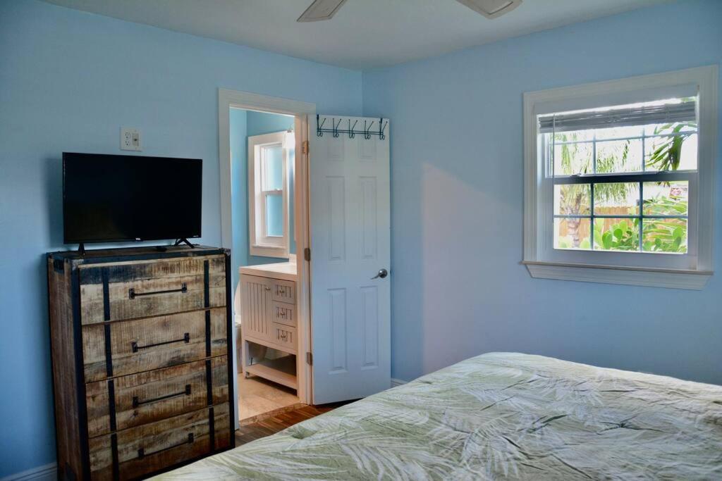 Tropical Retreat Near Beaches, Cruise Terminals Merritt Island Екстериор снимка