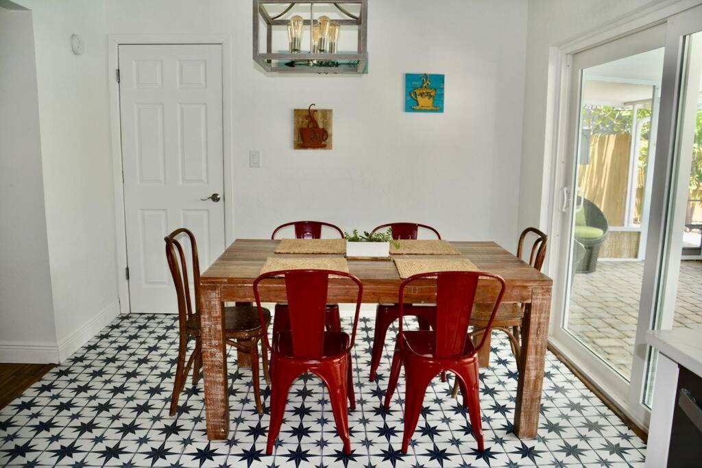 Tropical Retreat Near Beaches, Cruise Terminals Merritt Island Екстериор снимка